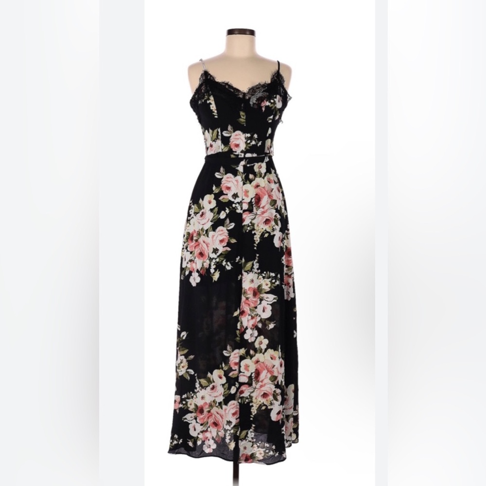 110. Bisou Bisou Floral Lace Maxi with Slit, Size 6.